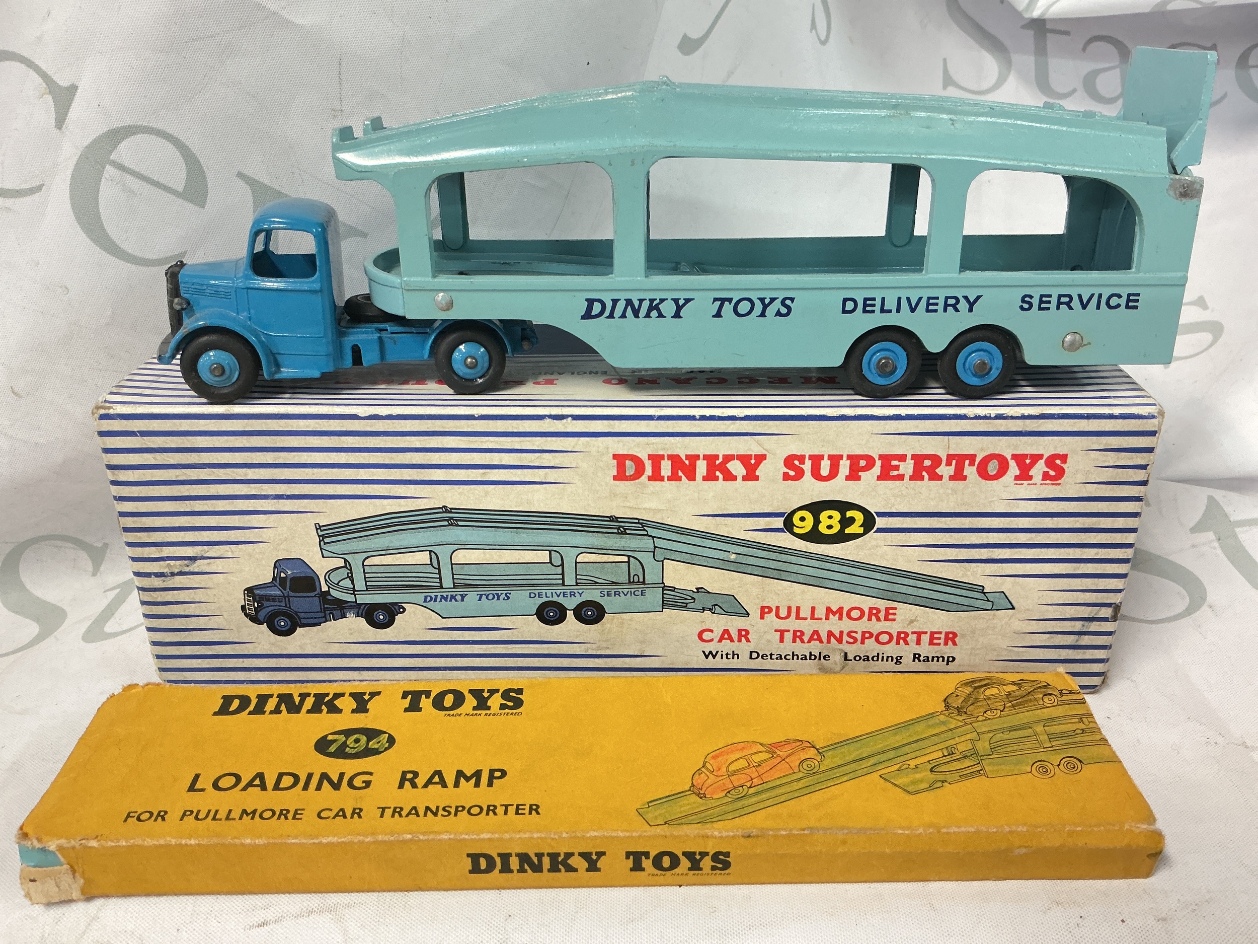 A Boxed Dinky Supertoys Pullmore Transporter #982 With Loading Ramp #794. No Reserve.