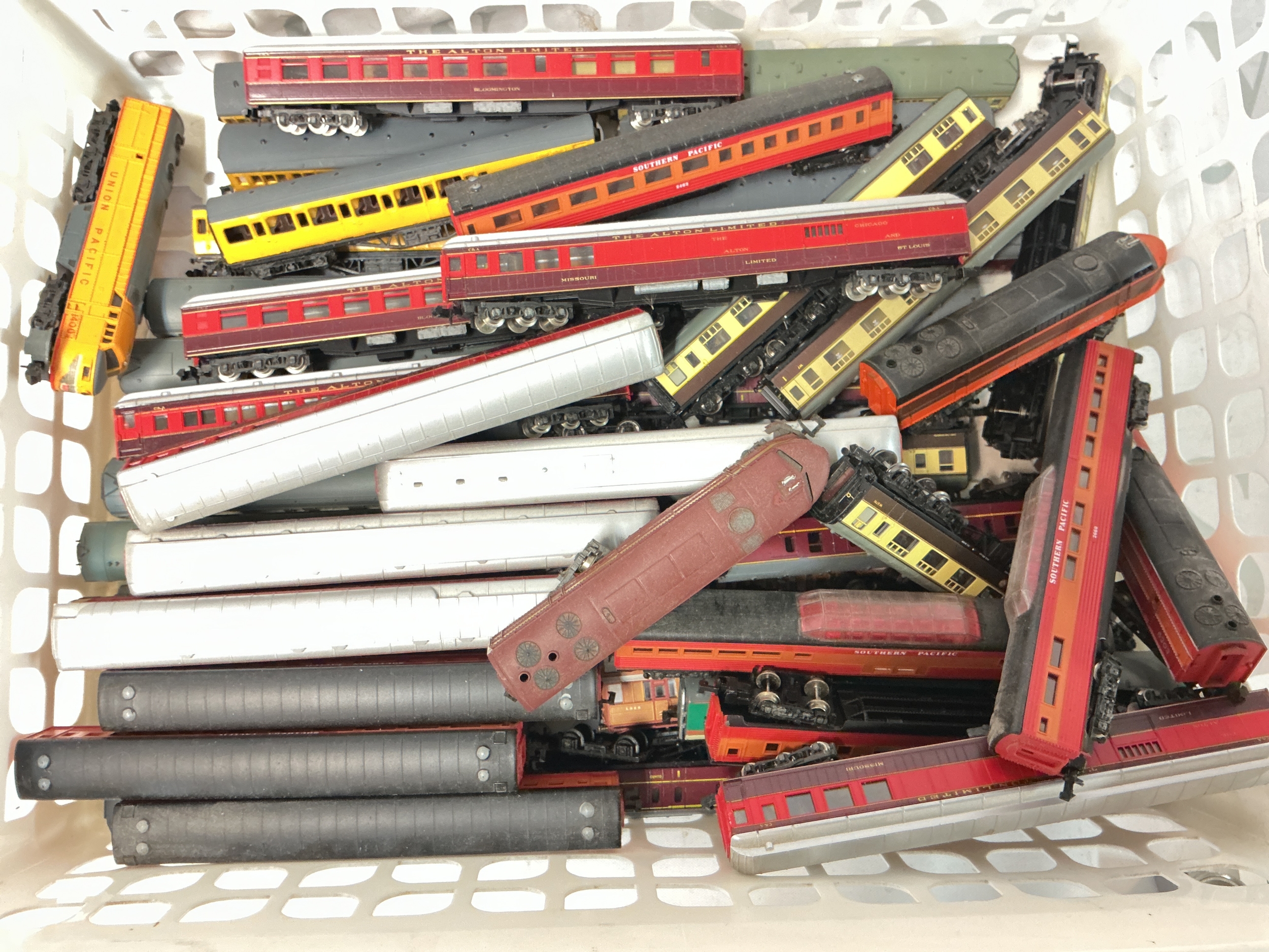 A Large Collection Of N Gauge Coaches, Various Makes. No Reserve.