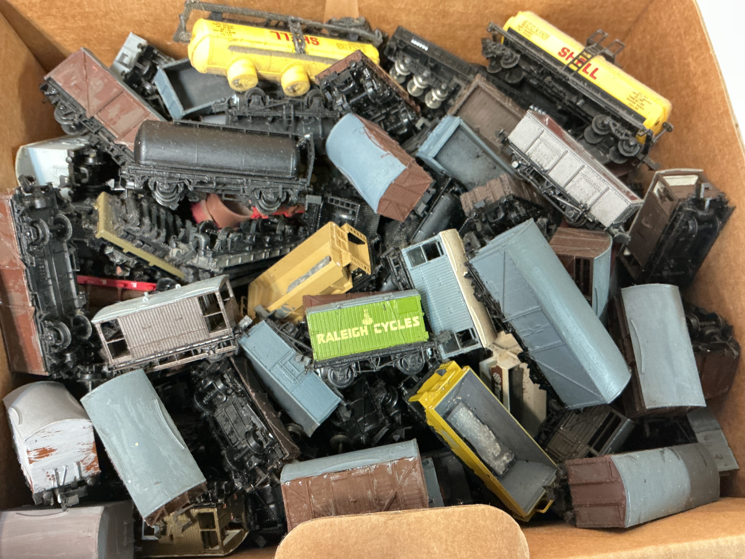 A Box Containing N Gauge Wagons. No Reserve.