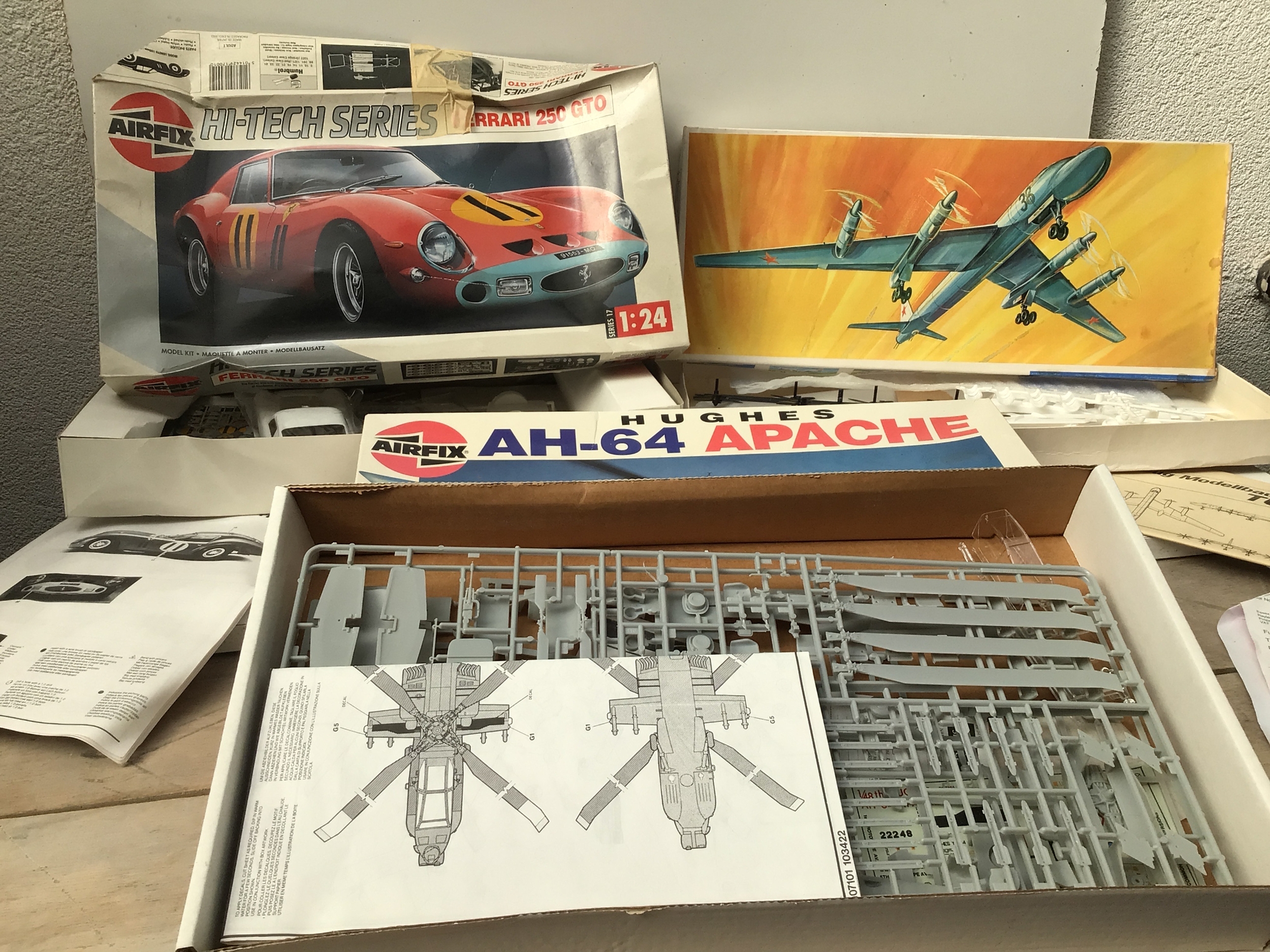 A bag containing a collection of model kits by various manufacturers including Airfix, Revell etc.  Featuring aircraft and cars in a variety of scales.  No reserve.