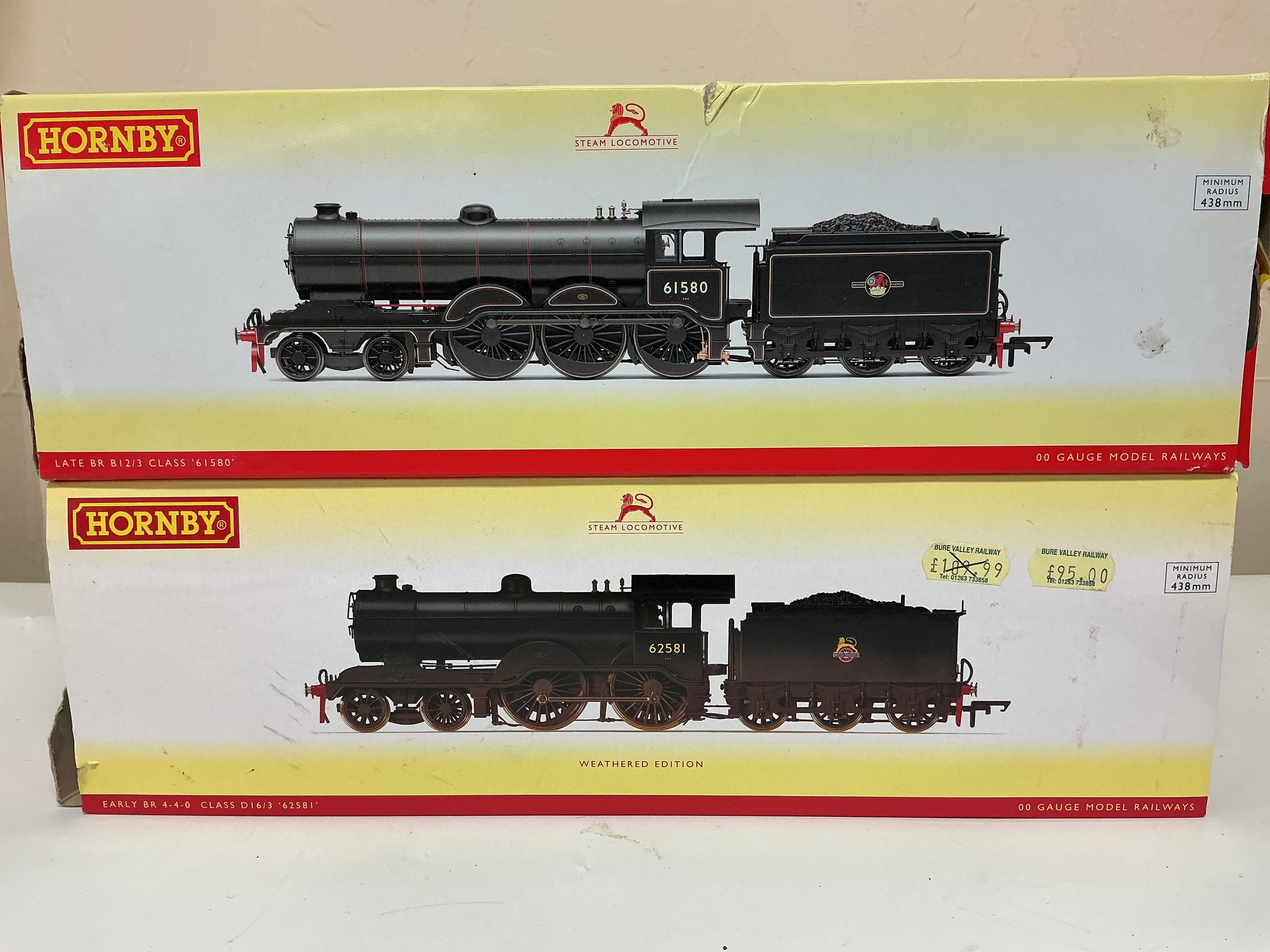 2 X Boxed Hornby 00 Gauge Locomotives, A Late BR B12/3 Class 61580 And A Early BR 4-4-0 Class DI6/3 62581. Both Boxes Damaged. No Reserve.