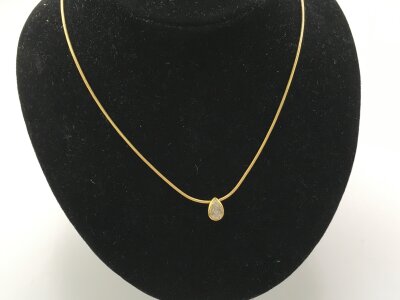 An 18ct yellow gold necklace with diamond pendant.
6.85g