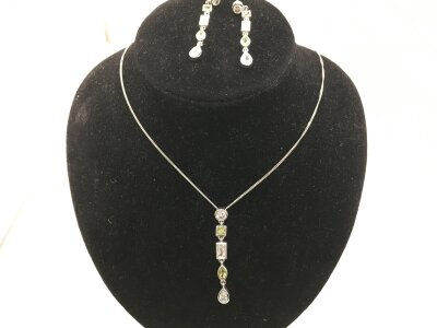 9ct white gold necklace with matching earrings.
7.74g