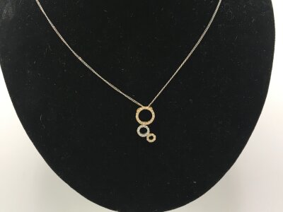 A yellow and white gold 9ct gold necklace with open circular pendant. Clasp A/F
2.43g