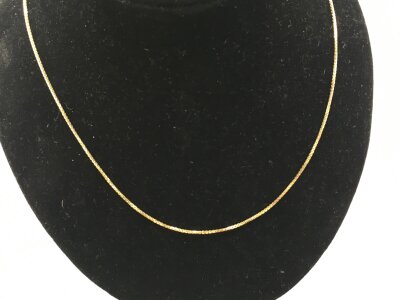 An 18ct yellow gold chain.
3.34g