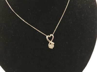 A 9ct white gold necklace with heart shaped pendant.