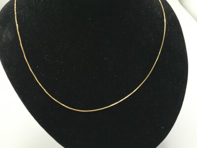 An 18ct gold chain.
1.72g