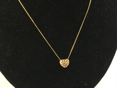 A 9ct yellow gold necklace with heart shaped pendant.