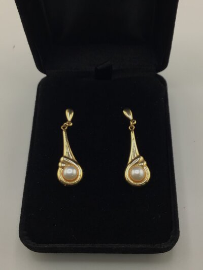 A pair of 9carat gold drop earrings set with cultured pearls weight 2.8g