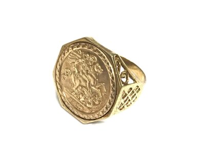 A 9ct gold St George medallion. Approx weight 3.58 grams.