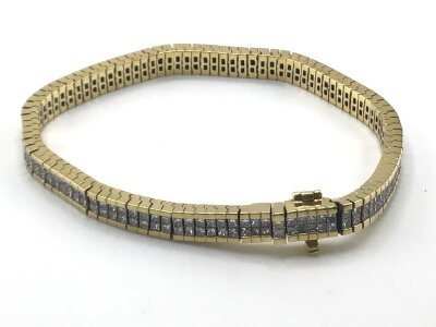 A Quality modern 18carat gold bracelet each link pave set with a pattern of princess cut diamonds diamonds total weight 33g