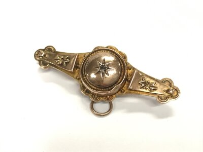 A 9ct gold Victorian brooch. Approx weight 3.66 grams.