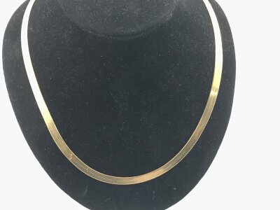 A 9ct gold solid necklace.
7.92g
