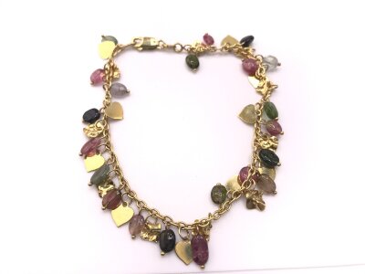 A 9ct gold bracelet set with heart shapes and polished stones.
6.73g