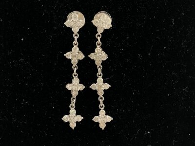 A pair of 18ct white gold diamond earrings.
3.15g