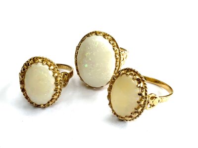 3 vintage 9ct gold and opal set rings.