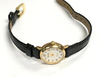 A 9ct gold ladies Accurist watch quartz (not seen working) 10.9g total weight