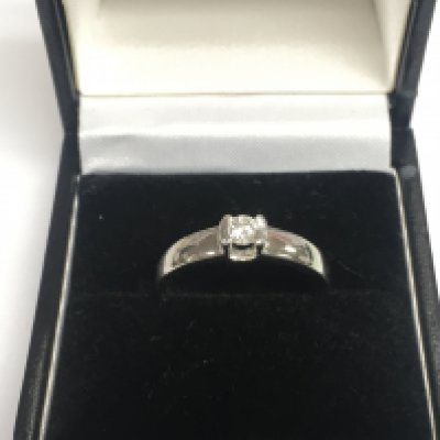 An 18ct white gold diamond solitaire ring, approx 2.3g and approx size M-N. Shipping category A.