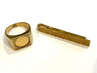A 9ct gold signet ring inset with a 1 Peso gold coin, together with a 9ct gold tie clip. 9.4g