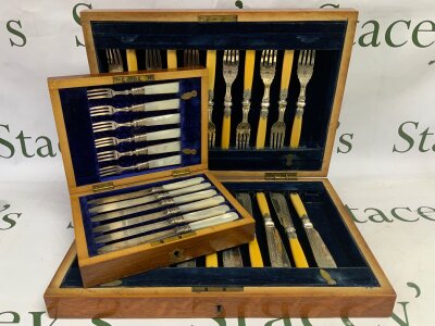 2 cased cutlery sets