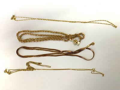 A mixed lot of 9ct gold chains