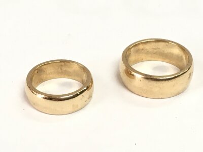 Two heavy unmarked 9ct gold wedding bands. Sizes L & Q. 18.3G total weight.