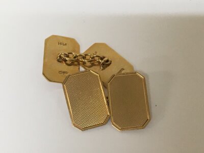 A pair of 9carat gold cufflinks weight 5g