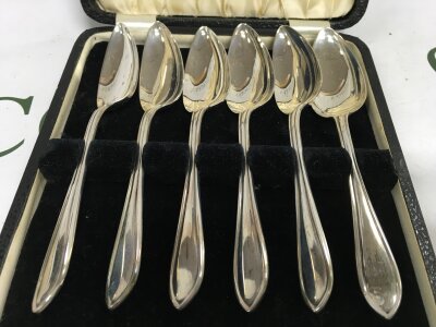 A set of silver hallmarked grapefruit spoons Sheffield 1938. 166g total weight