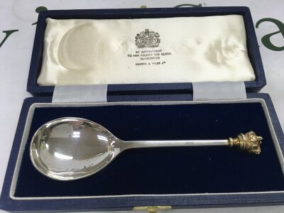 A cased silver 1977 Commemorative spoon 43.6g total weight