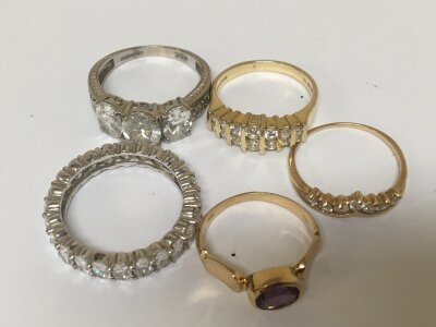 A collection of 14carat (585) rings set with CZ and coloured stones weight 19g (5)