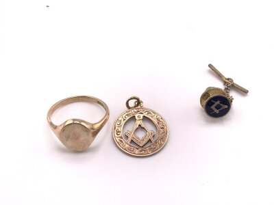 A 9ct gold Masonic ring and pendant 7.98g and a tie pin.