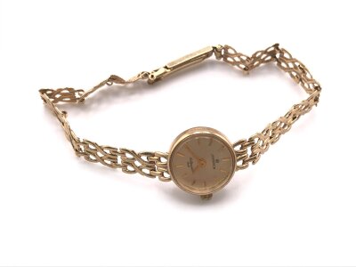 A 9ct case and strap vintage ladies watch.
8.96g