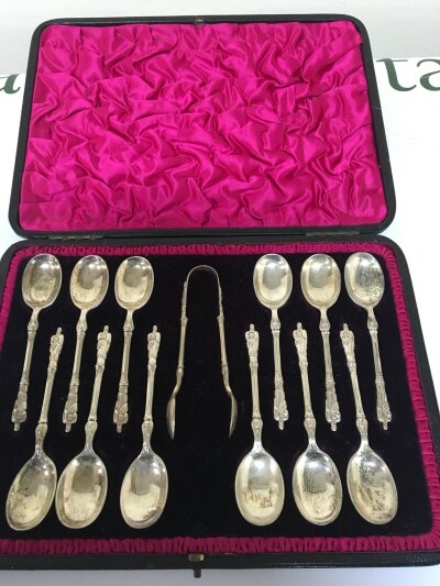 A cased set of silver Apostle type spoons in a well fitted case. Sheffield hallmarks