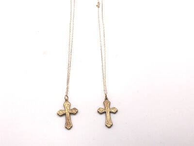Two 9ct gold crosses on chains.
1.75g