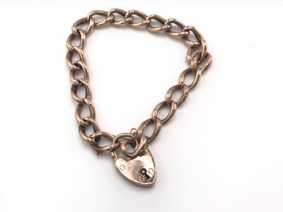 A 9ct gold bracelet with a heart shaped padlock
14.40g