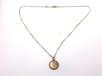 A 9ct chain and pendant.
2.30g