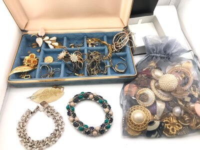 A collection of assorted costume jewellery including silver and some gold items.