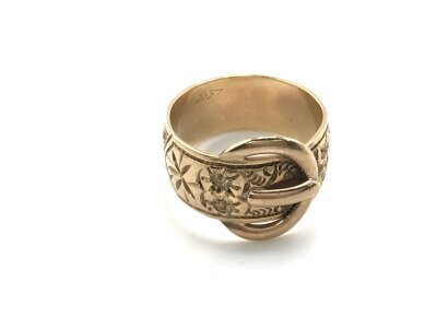 A 9ct gold buckle ring 
Size V and 8.45g