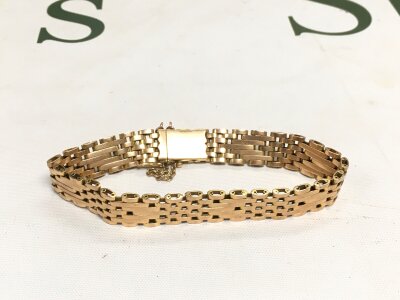 A gold bracelet, unmarked but possibly 14ct, approx 27.5g.