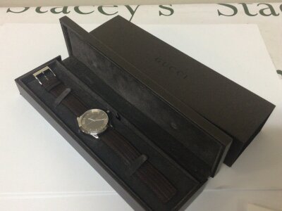 A Gents Gucci watch in a fitted case 124.4 serial number 12261635 the dial with date aperture the watch very lightly worn if at all. Needs a battery.