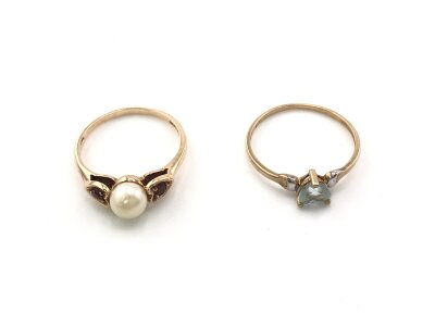 A 9ct gold ring set with pearl and garnets and one other 9ct gold ring. 
Size M and N 2.92g total.