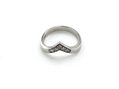 A 9ct white gold wishbone ring with small diamond chips.
Size M and 3.13g