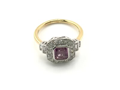18ct yellow and white gold art deco style ring set with a pink sapphire and RBC and baguette cut diamonds. Approximately 1.10ct sapphire and 0.55ct diamonds.
Size N