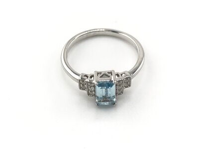 9ct white gold art deco style tiered aquamarine with diamonds dress ring. Size P