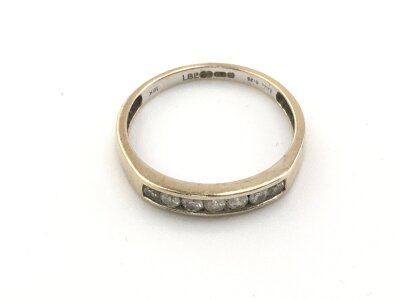 An 18ct gold ring set with small diamonds.
1.92g and size N
