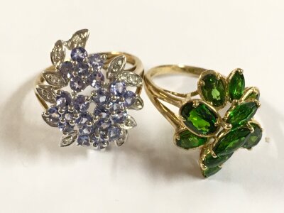 Two 9ct gold rings, 7.1g total weight