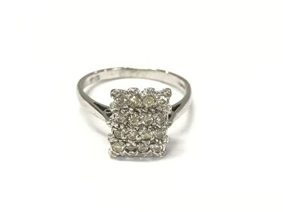 An 18ct white gold cluster ring. Size R and 4.36g