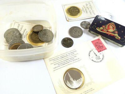 A sterling silver 1979 coin cover on Elizabeth II £5 coin and 1923 1/2 shilling and other crowns and coins