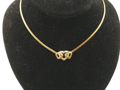 A 9ct gold necklace with interlocking hearts design.