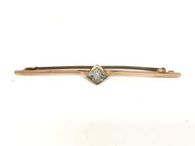 A 9ct gold bar brooch. 1.92g